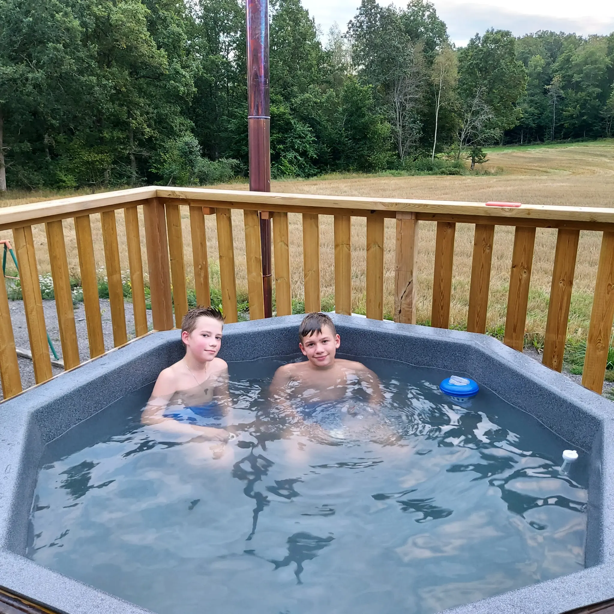 Privat vedeldad hot tub vid Exklusivhuset